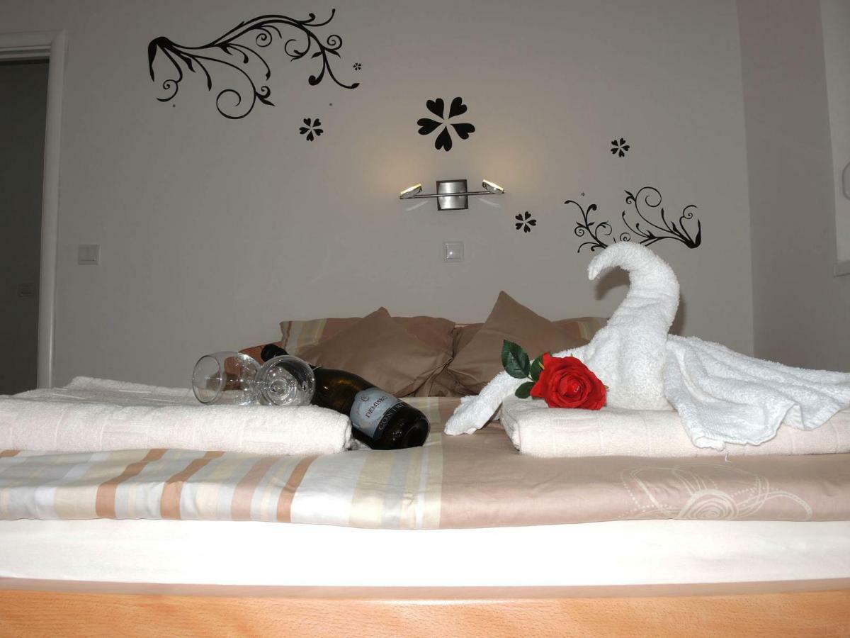 Iva Apartmani Tribalj Exteriér fotografie