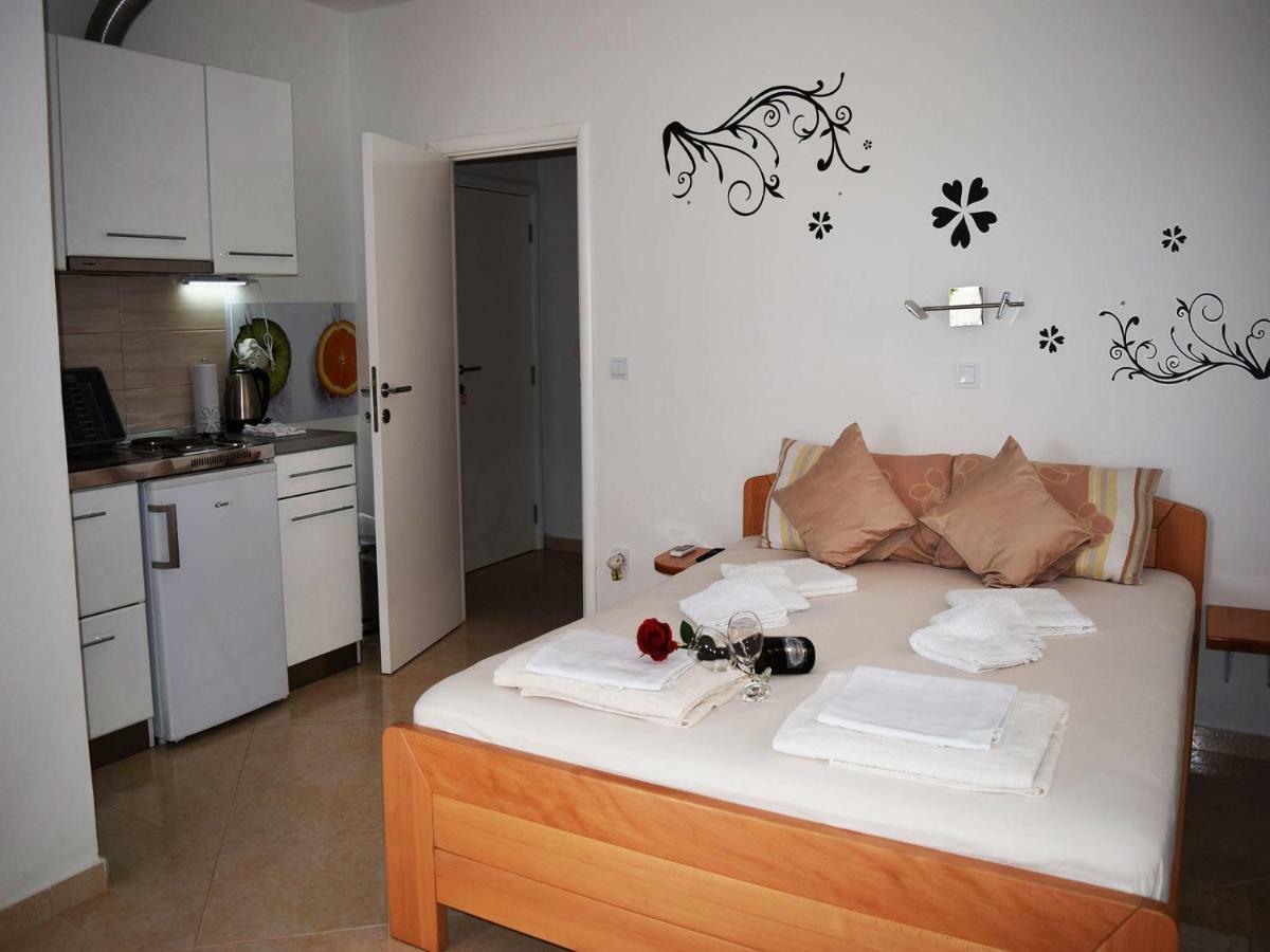 Iva Apartmani Tribalj Exteriér fotografie
