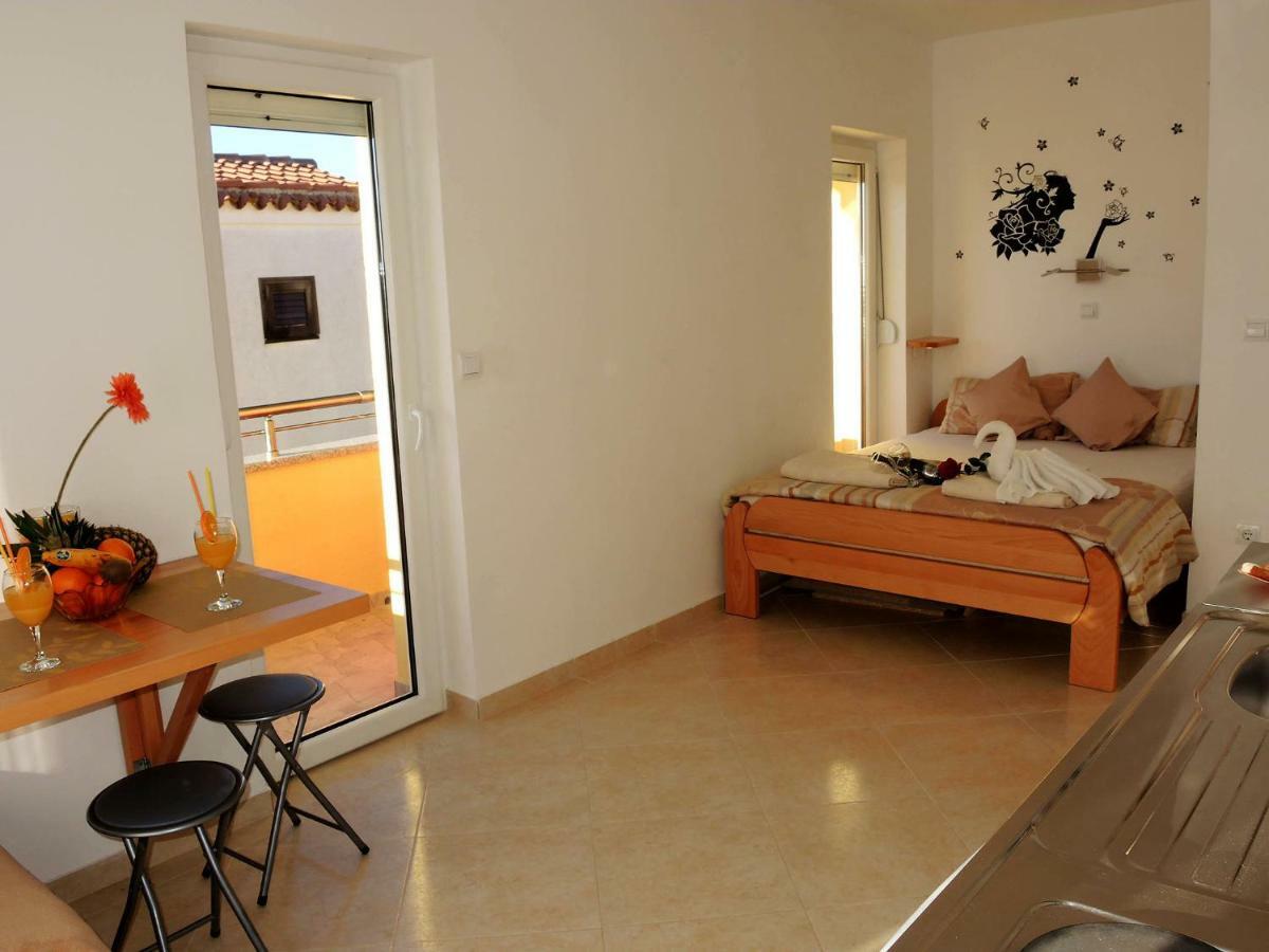 Iva Apartmani Tribalj Exteriér fotografie